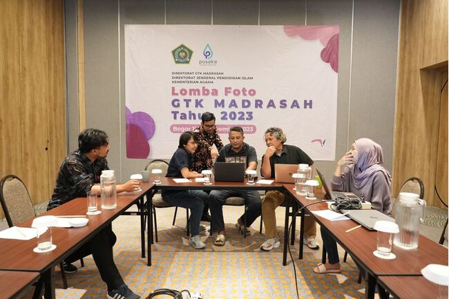 Lomba Foto GTK Madrasah Direktur Publikasikan Prestasi Dan