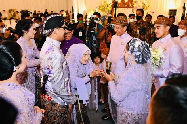 Serba Ungu di Midodareni Kaesang - Erina, Jokowi dan Jan Ethes Ikut Bungah