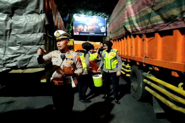 Kemacetan Pantura Pati-Rembang: Sopir Ngeluh Dua Tahun Macet Terus