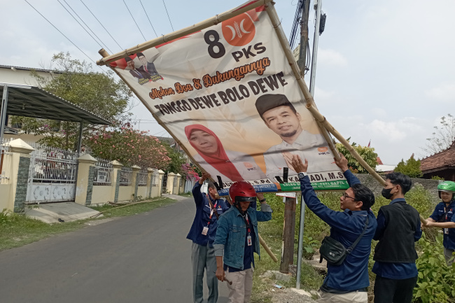 Ribuan Baliho Kampanye Ngawur di Pati Ditertibkan 