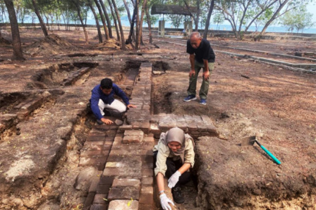 Tim Arkeologi Melanjutkan Penggalian di Pulau Onrust