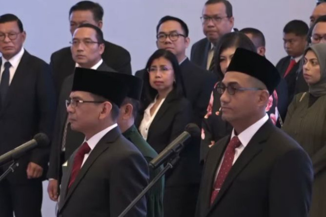 Agusman dan Hasan Fawzi Resmi Dilantik Jadi Dewan Komisioner OJK
