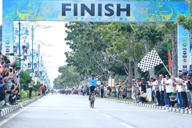 Pebalap Indonesia Juara Etape II Tour de Siak 2023, 4 Orang Cedera Parah