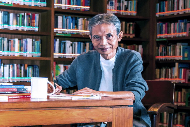 Penyair Joko Pinurbo Bakal Terima Penghargaan Achmad Bakrie di Bidang Sastra 