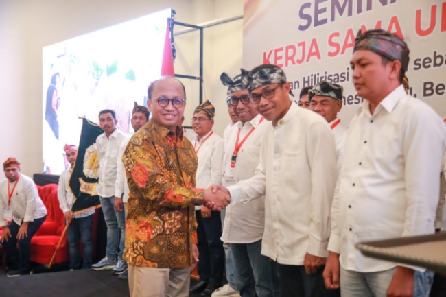 Anwar Sanusi Lantik Pengurus Kagama Sulawesi Tenggara, Kendari, Buton, Ingatkan Prinsip Organisasi