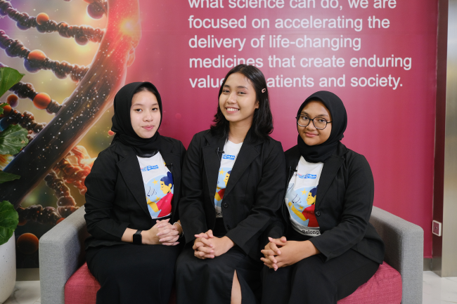  #GirlsBelongHere, Tiga Remaja Perempuan Ambil Alih Peran Pemimpin AstraZeneca