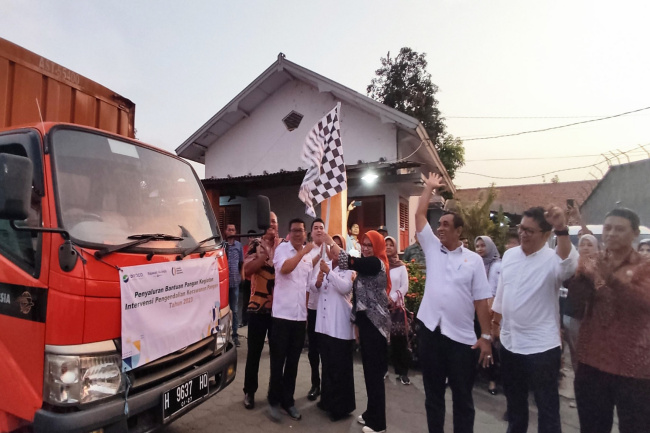 Rajawali Nusindo Salurkan 98.600 Paket Bantuan Pangan di 4 Wilayah Indonesia