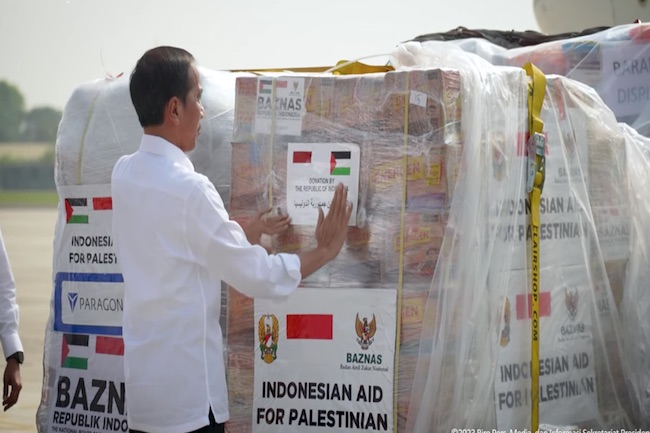 Jokowi Lepas 21 Ton Bantuan Kemanusiaan Tahap Kedua untuk Palestina