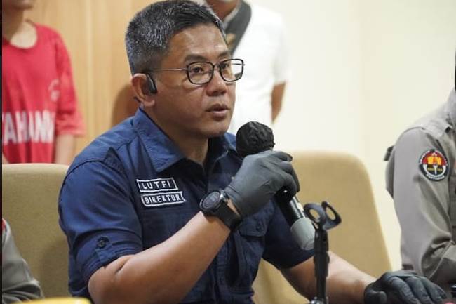Viral Anggota Polisi Ngamuk Pecah Kaca Mobil, Polda Jateng Minta Maaf