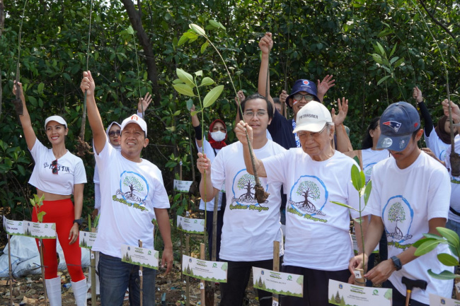 Gerakan Tanam Mangrove di Pantura Jakarta untuk Indonesia Lestari 2045