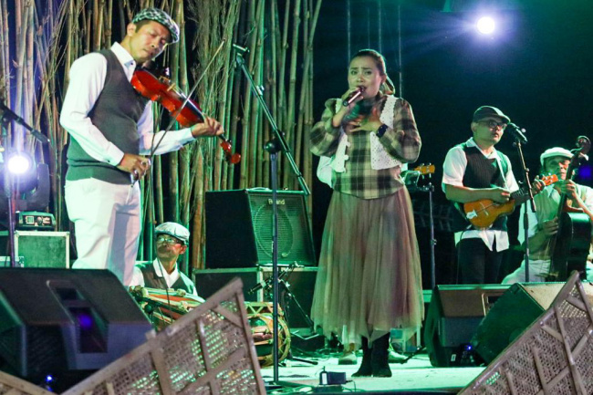 Orkes Sinten Remen Hangatkan Tlilir Art & Culture Festival Berlatang Gunung Sumbing dan Sindoro
