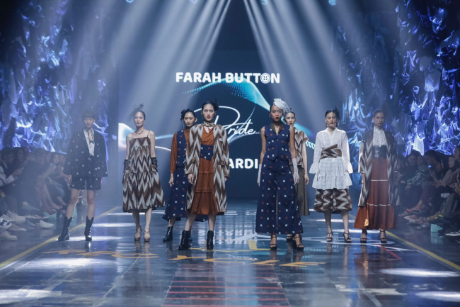 Desainer Yogyakarta Kembangkan Tenun Kain Kampung Jadi Outfit Elegan