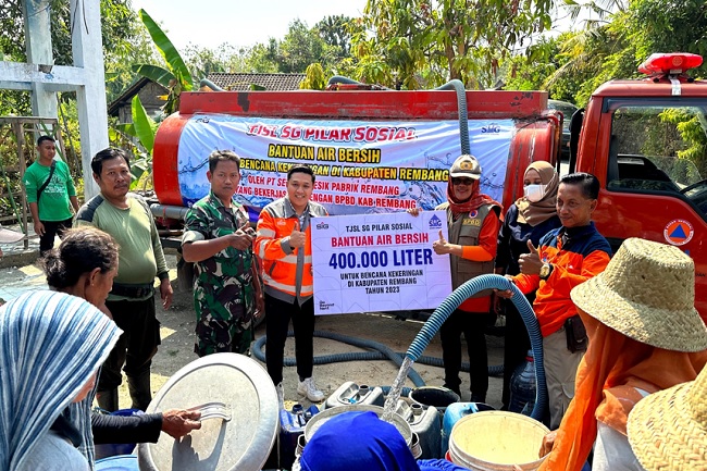 Semen Gresik Gandeng BPBD, Terjunkan 80 Truk Tangki, Salurkan 400 Ribu Liter Air Bersih kepada 14 Desa di Kabupaten Rembang