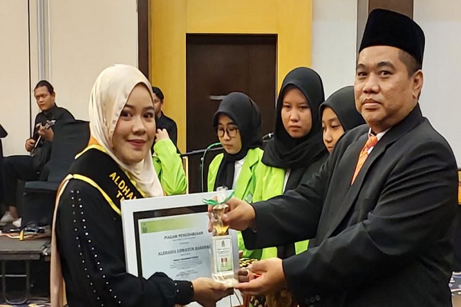 Lulus Non Skripsi, Aldhania Jadi Wisudawan Terbaik FDK UIN Walisongo Semarang 