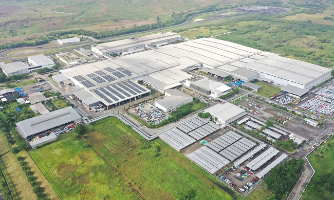 Pabrik Daihatsu Mengandalkan Panel Surya 