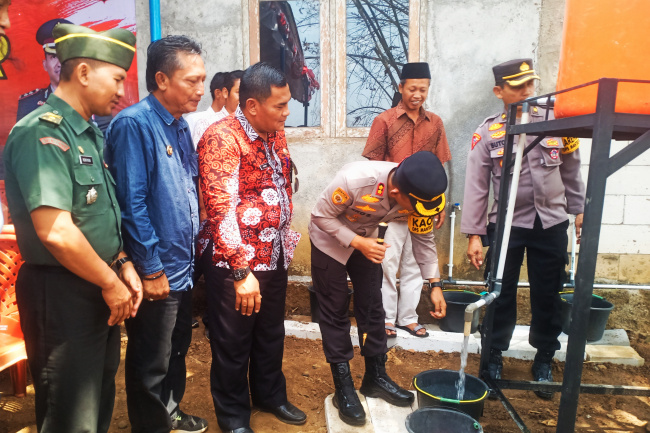 Bantu Warga Terdampak Kekeringan Ekstrim, Kapolda Jateng Sumbang Sumur Bor di Purworejo