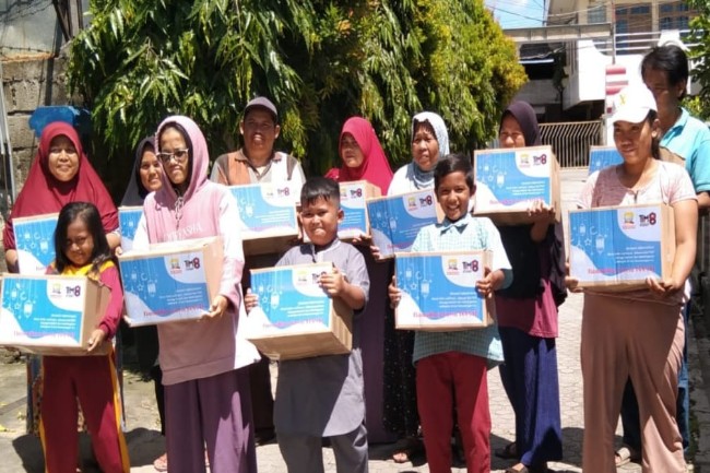 Prabowo-Gibran Resmi Menang Pilpres 2024, Relawan Sambut dengan Bagikan Sembako di Banten