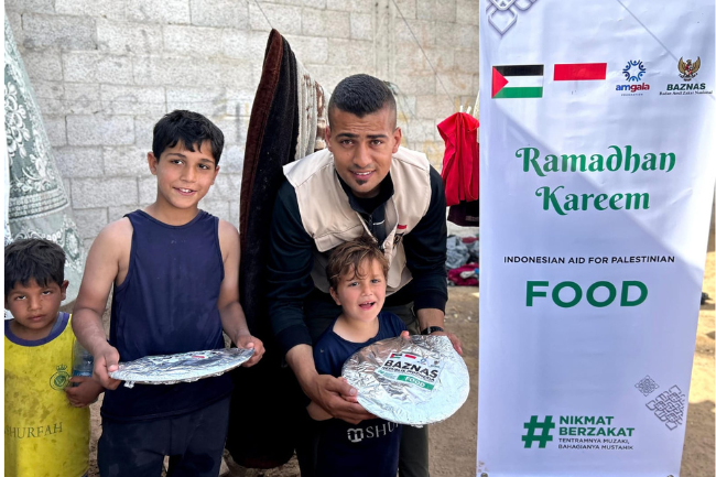 Gandeng INH, BAZNAS Bagikan Hidangan Selama Ramadan di Kamp Pengungsian Gaza