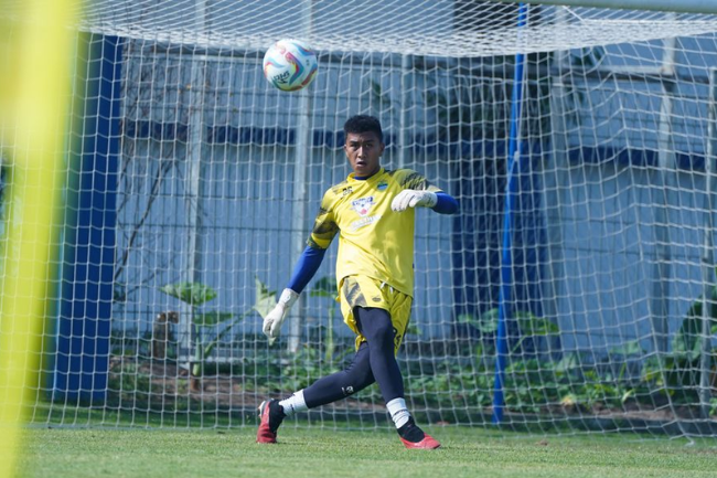 Kembali dari Tim U-20 Indonesia, Kiper Muda Persib Bawa Motivasi Berlipat