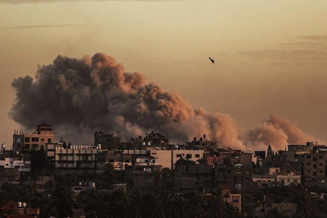 Serangan Udara Israel Menewaskan 20 Orang di Gaza