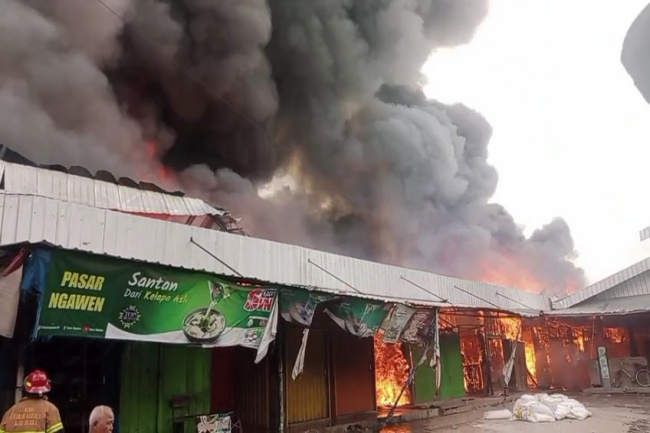 Pasar Ngawen Terbakar Hebat, Ratusan Kios Hangus