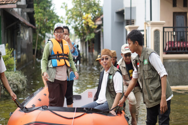 Kemenag, BAZNAS dan LAZ Beri Bantuan Korban Banjir Jateng