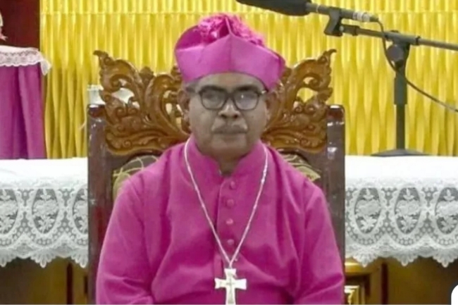 Paus Fransiskus Angkat Romo Hironimus Pakaenoni jadi Uskup Agung Kupang