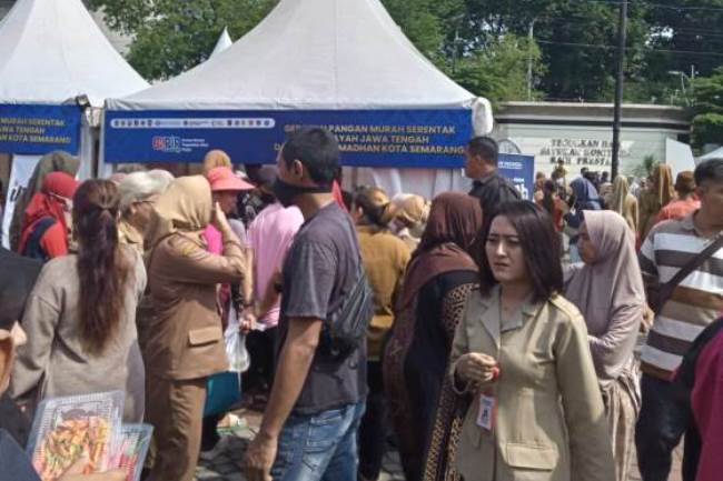 Ribuan Orang Serbu Gerakan Pangan Murah, Cabai Rp5.000 Langsung Ludes