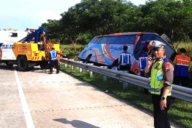Bus Rosalia Indah Masuk ke Parit di Tol Batang, 7 Tewas dan 20 Luka-luka