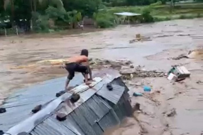 Lima Kabupaten di Pulau Sumbawa Diterjang Banjir, Tiga Rumah Hanyut