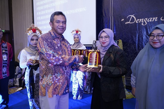 Menjadi Salah Satu Kontributor Pembayaran Pajak Terbesar Tahun 2023, Pertamina Patra Niaga JBT Raih Penghargaan dari DJP Jawa Tengah