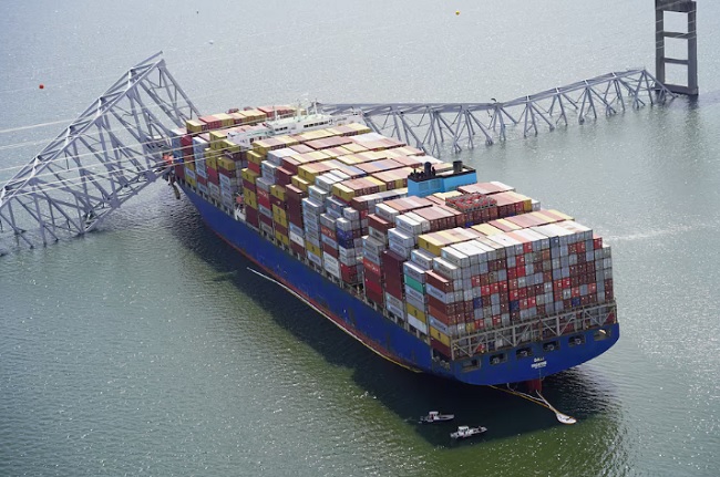  Detik-detik Kapal Kontainer Singapura Meruntuhkan Jembatan Baltimore