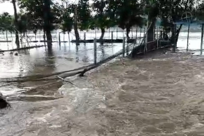 Pintu Air Jebol Diterjang Banjir, Warga Muba Terdampak Diminta Mengungsi ke Asrama Haji