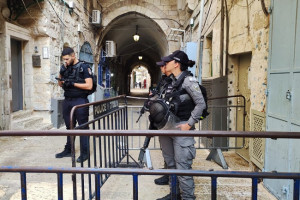 Israel Tutup Pos Pemeriksaan di Tepi Barat, Batasi Pergerakan Kompleks Al Aqsa