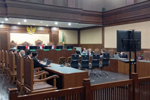 Hakim Cecar Pertemuan Ketua PN Muara Enim dengan Waktu Transfer Uang Ajudan Hasbi Hasan