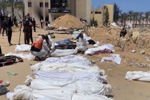 Kru Pertahanan Sipil Palestina Ambil 35 Jenazah dari Kuburan Massal di Khan Younis