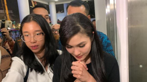Sandra Dewi Tak Bicara Usai Diperiksa 10 Jam Oleh Kejagung