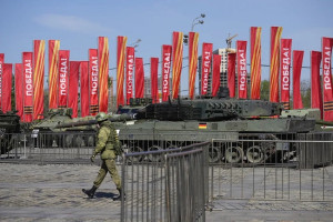 Rusia Pamer Puluhan Bangkai Kendaraan Tempur NATO 