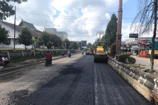 Perbaikan Jalan Nasional Terhambat Mobilisasi Truk Batu Bara | Ekonomi