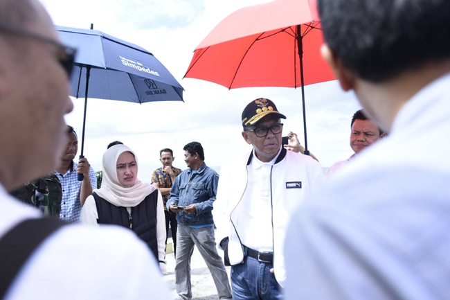 Didampingi Bupati Indah, Gubernur Tinjau Pelabuhan Munte dan Akses Jalan Seko