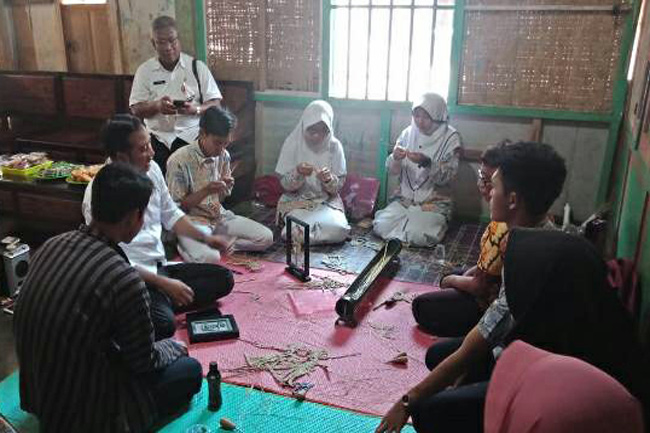 Milenial Melirik Sektor Kriya