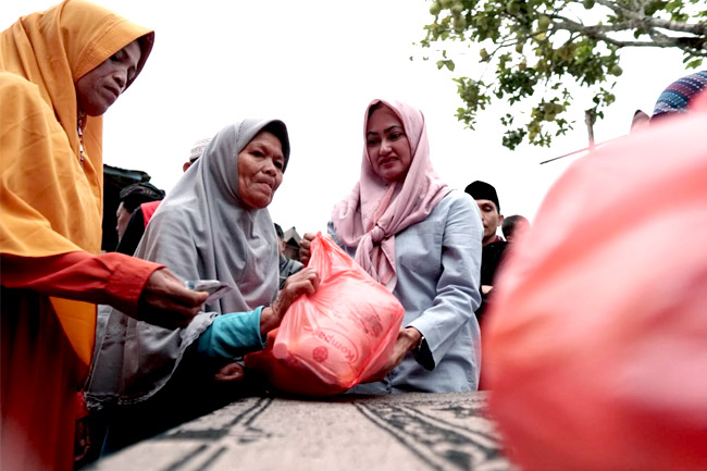 Pemkab Lutra Gelar Pasar Murah di Dusun Terpencil