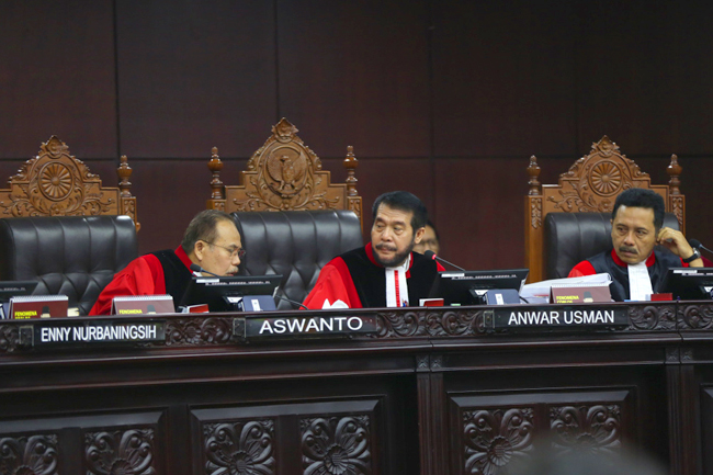 ICW Tolak Keputusan DPR Terhadap Pemberhentian Hakim Konstitusi