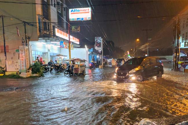 Menyedihkan, Hujan Sebentar Ruas Jalan Di Medan Banjir | Kesehatan