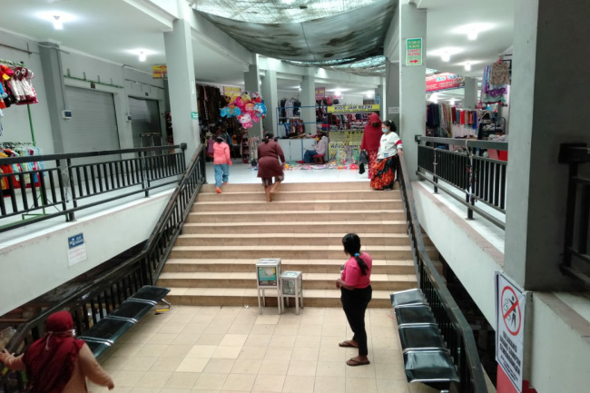 Saling Melempar Sengketa Pasar