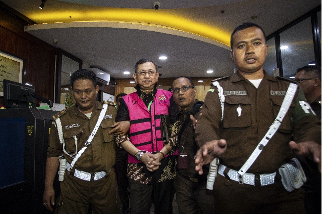 Skema Perampokan Asuransi Pelat Merah