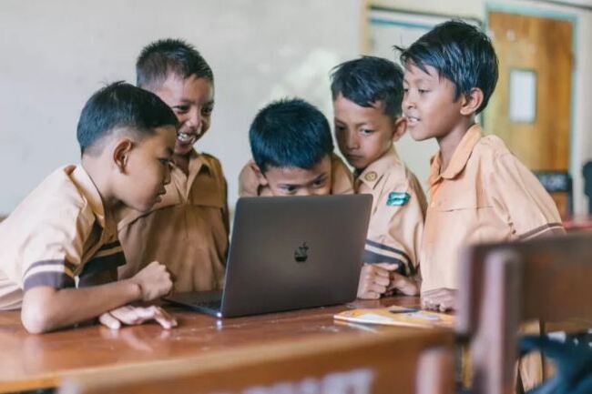 Dampak Positif dan Negatif Internet bagi Anak-anak