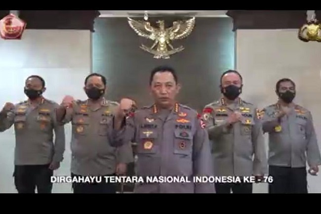 Kapolri Beri Kejutan Panglima TNI di HUT ke-76 TNI