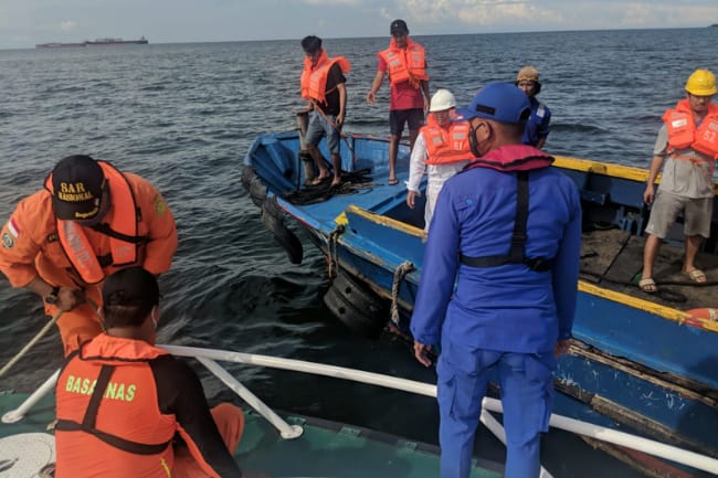  Insiden Malam Lebaran, Dozer dan Operator Nyemplung ke Laut Tabanio, Tanah Laut