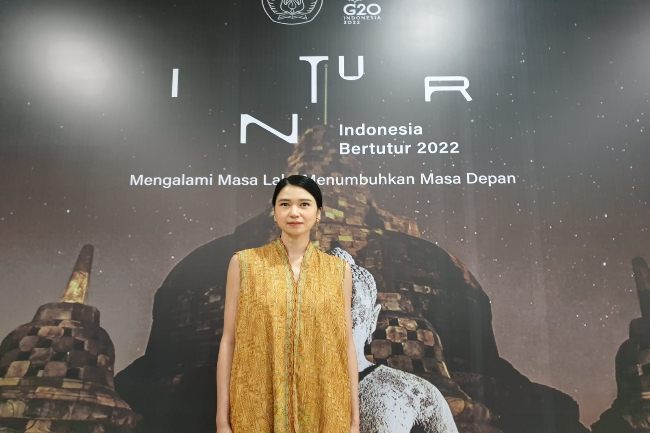 Laura Basuki Simpan Kekaguman Akan Candi Borobudur